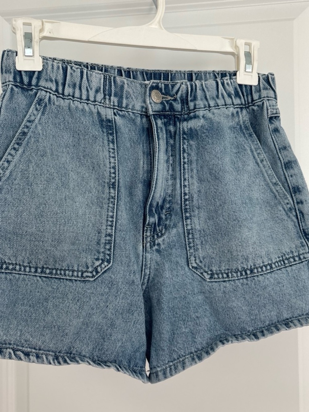 Pull&Bear Light Blue High-Waist Denim Shorts with Front Patch Pockets